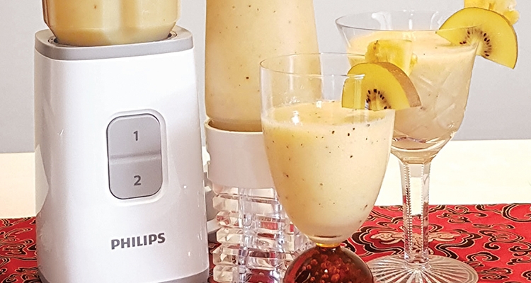 Make smoothies and prep meals with the Philips Mini Blender. 